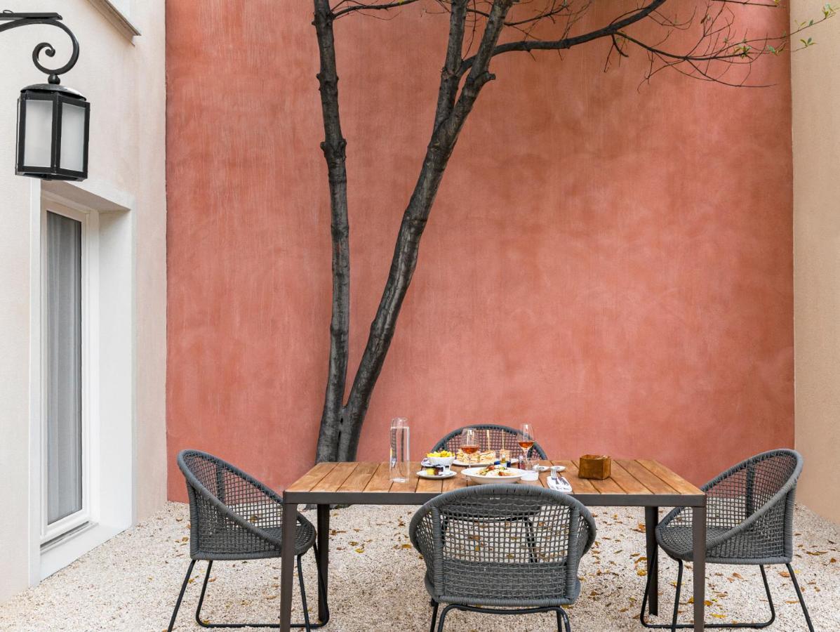Maison Albar Hotels L'Imperator Nimes Exterior photo A patio in a private home