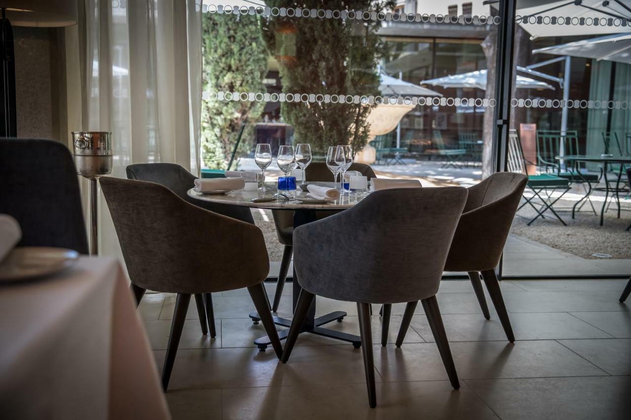 Maison Albar Hotels L'Imperator Nimes Exterior photo Restaurant interior